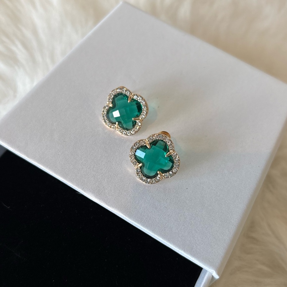 Fashion Clover Faceted Green Rhinestone Stud Earrings